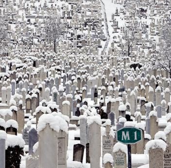 Sarajevo, la collina trasformata in cimitero